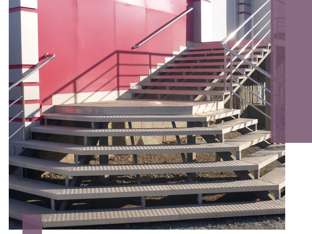 Лестницы для магазина в Балахне — изготовление и монтаж