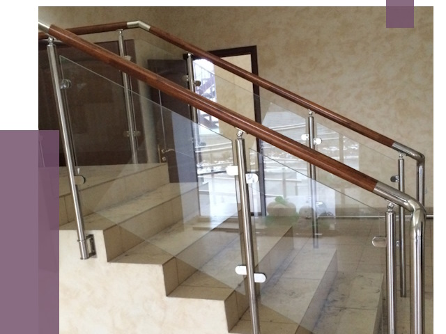 Комбинированные перила из металла и дерева в Балахне