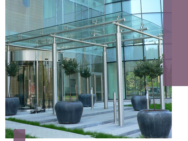 Навесы из стекла на заказ в Балахне — монтаж и установка